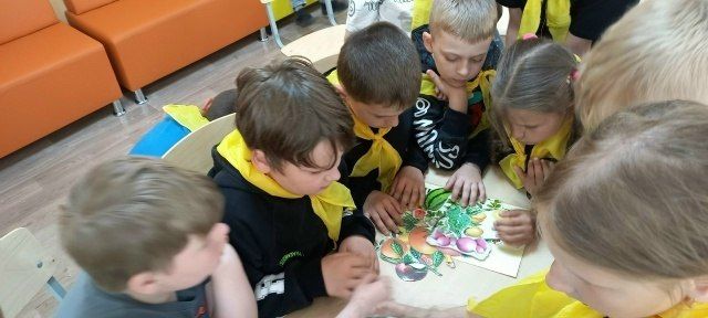 23 июня команда НКО «Радимичи — детям Чернобыля» из г. Новозыбков, при содействии в организации мероприятия руководителя волонтёров МБОУСОШ №7 им. А. С. Семенка г. Клинцы, провела просветительское занятие для ребят из... 23 июня команда НКО «Радимичи — детям Чернобыля» из г. Новозыбков, при содействии в организации мероприятия руководителя волонтёров МБОУСОШ №7 им. А. С. Семенка г. Клинцы, провела просветительское занятие для ребят из...