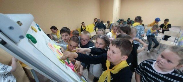 23 июня команда НКО «Радимичи — детям Чернобыля» из г. Новозыбков, при содействии в организации мероприятия руководителя волонтёров МБОУСОШ №7 им. А. С. Семенка г. Клинцы, провела просветительское занятие для ребят из... 23 июня команда НКО «Радимичи — детям Чернобыля» из г. Новозыбков, при содействии в организации мероприятия руководителя волонтёров МБОУСОШ №7 им. А. С. Семенка г. Клинцы, провела просветительское занятие для ребят из...