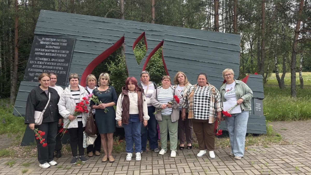 Есть в Клинцовском районе Брянской области своя «Хатынь»… Это пронзительное пропитанное болью место, находится в окрестностях города Клинцы и называется Речечка Есть в Клинцовском районе Брянской области своя «Хатынь»… Это пронзительное пропитанное болью место, находится в окрестностях города Клинцы и называется Речечка
