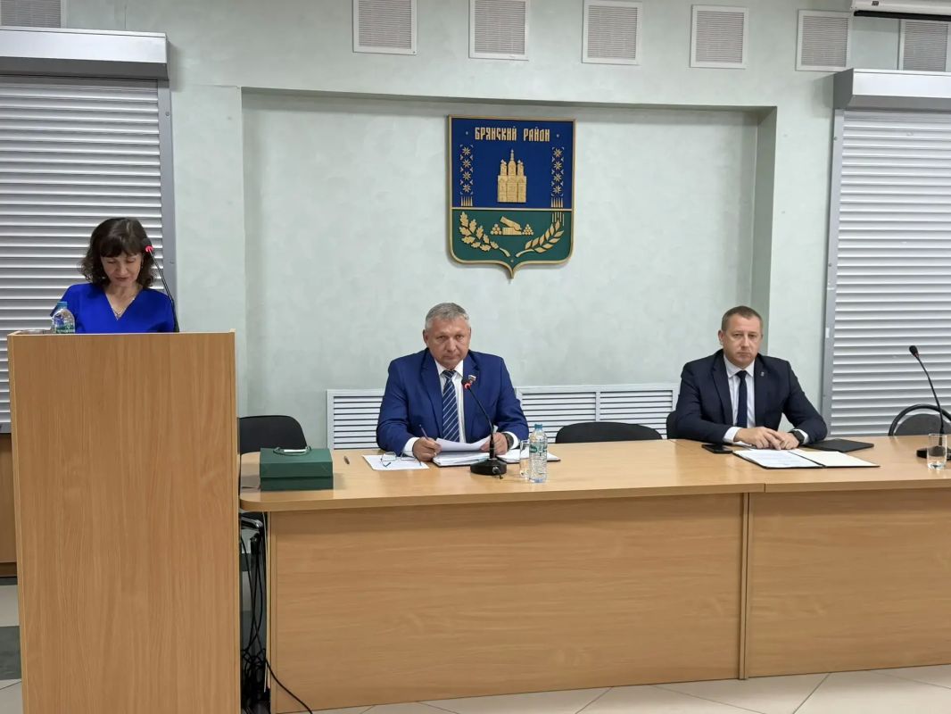 Состоялось 27-е заседание Брянского районного Совета народных депутатов Состоялось 27-е заседание Брянского районного Совета народных депутатов