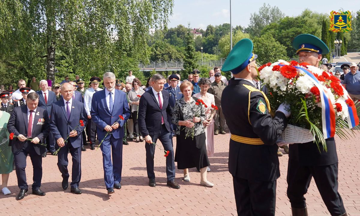 1 июля в Брянске у мемориала «Круговая оборона» состоялось памятное мероприятие, посвященное Дню ветеранов боевых действий