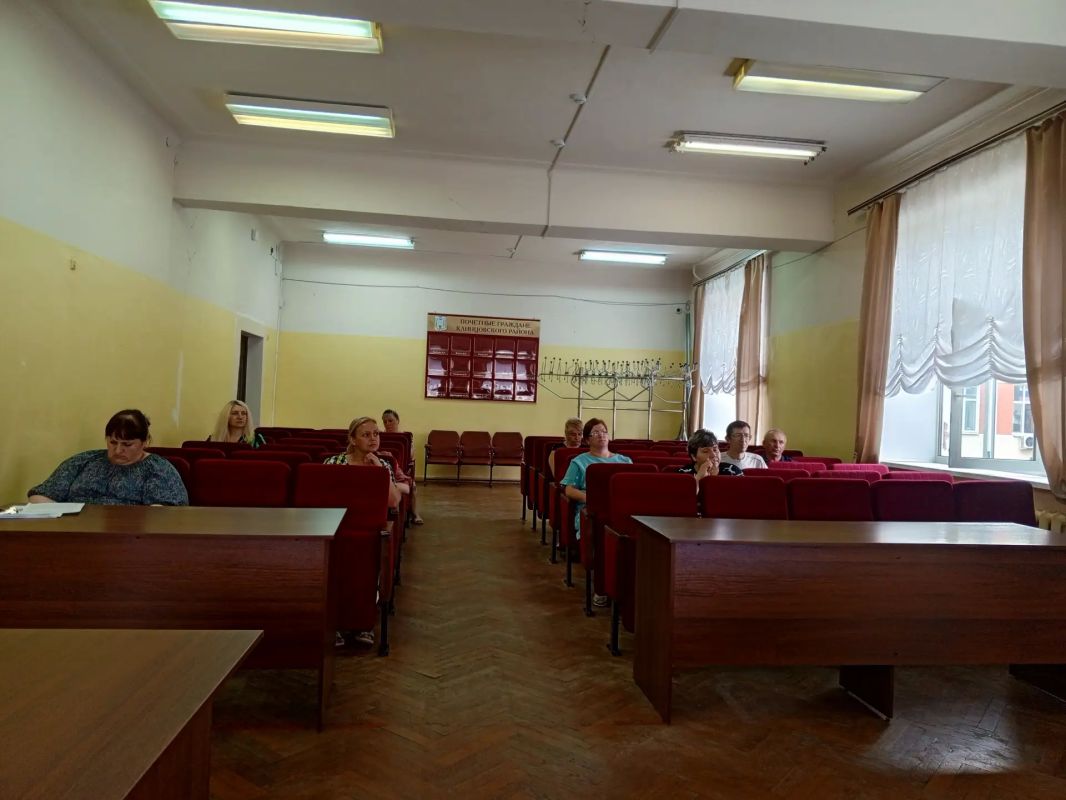 Под председательством первого заместителя главы администрации района Соломка С.Н., состоялось заседание постоянно действующей комиссии по охране труда при администрации Клинцовского района Под председательством первого заместителя главы администрации района Соломка С.Н., состоялось заседание постоянно действующей комиссии по охране труда при администрации Клинцовского района