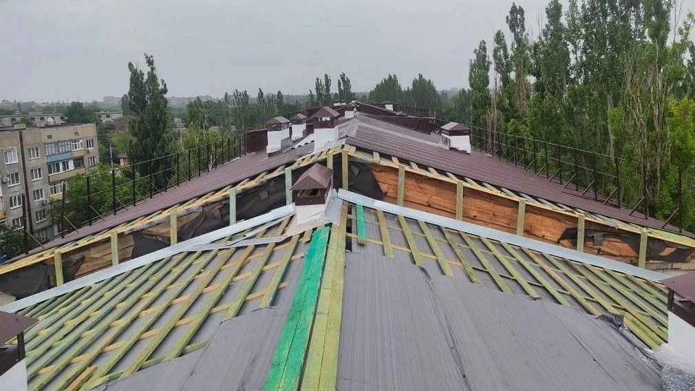 Специалисты из Брянской области продолжают заниматься ремонтно-восстановительными работами в подшефной Брянке Луганской Народной Республики Специалисты из Брянской области продолжают заниматься ремонтно-восстановительными работами в подшефной Брянке Луганской Народной Республики
