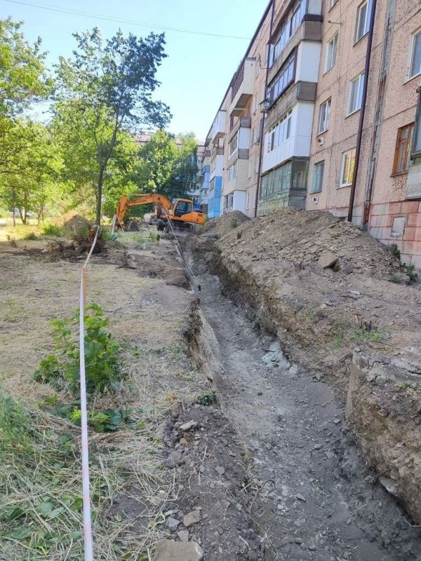 Специалисты из Брянской области продолжают заниматься ремонтно-восстановительными работами в подшефной Брянке Луганской Народной Республики Специалисты из Брянской области продолжают заниматься ремонтно-восстановительными работами в подшефной Брянке Луганской Народной Республики
