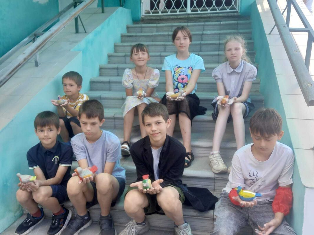 Педагог дополнительного образования Паршина Надежда Александровна для детей организовала и провела мастер –класс по глине «Птицы» в воскресной школе при храме Николая Чудотворца Педагог дополнительного образования Паршина Надежда Александровна для детей организовала и провела мастер –класс по глине «Птицы» в воскресной школе при храме Николая Чудотворца