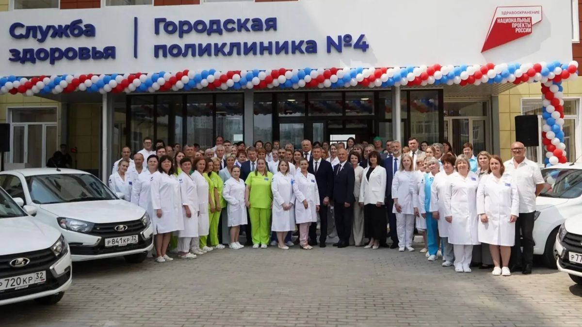 Михаил Мурашко поучаствовал в открытии нового здания городской поликлиники №4