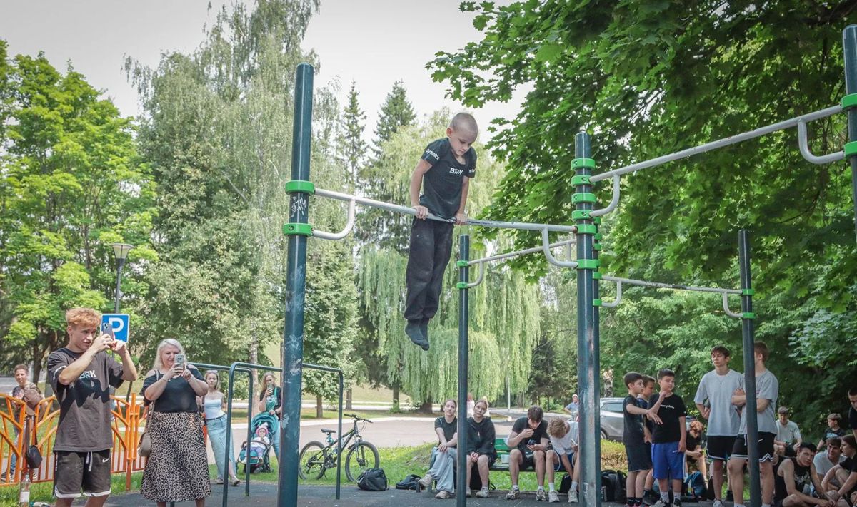 Городской фестиваль воздушно-силовой атлетики собрал более 70 любителей воркаута Городской фестиваль воздушно-силовой атлетики собрал более 70 любителей воркаута
