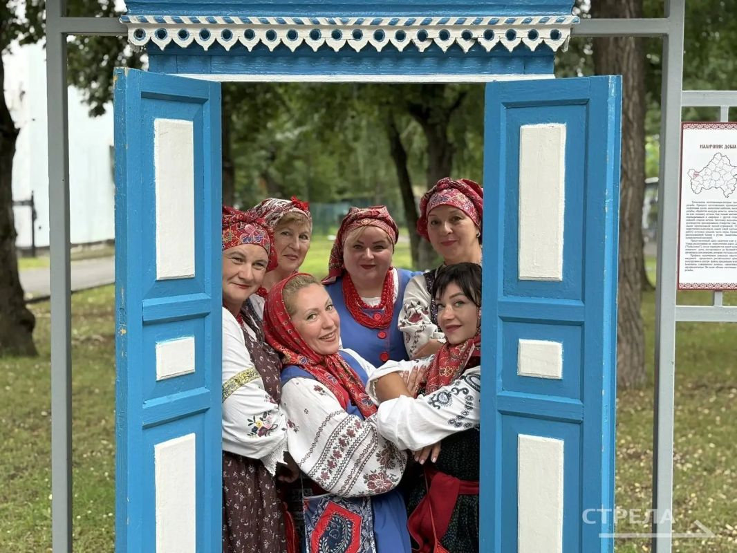 Продолжаем делиться атмосферой праздника! Мы не останавливаемся и дальше публикуем фото и видео с открытия выставки «Родные окна. Истории земли моей» в Майском парке города Брянска Продолжаем делиться атмосферой праздника! Мы не останавливаемся и дальше публикуем фото и видео с открытия выставки «Родные окна. Истории земли моей» в Майском парке города Брянска