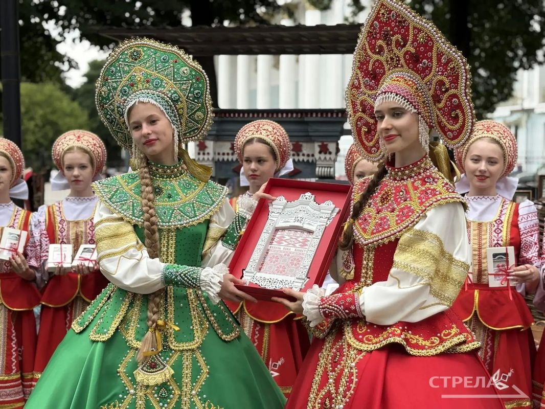 Продолжаем делиться атмосферой праздника! Мы не останавливаемся и дальше публикуем фото и видео с открытия выставки «Родные окна. Истории земли моей» в Майском парке города Брянска Продолжаем делиться атмосферой праздника! Мы не останавливаемся и дальше публикуем фото и видео с открытия выставки «Родные окна. Истории земли моей» в Майском парке города Брянска