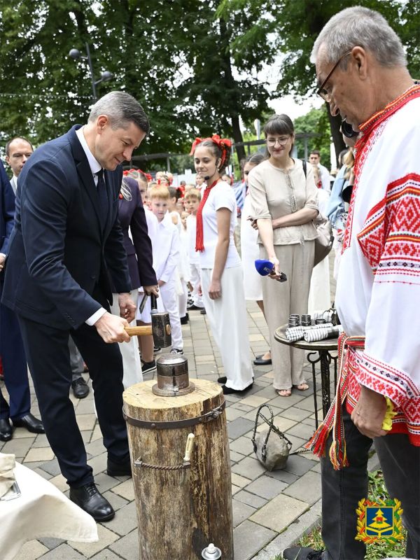 В честь празднования дня рождения Брянской области продолжается уникальный проект «Родные окна В честь празднования дня рождения Брянской области продолжается уникальный проект «Родные окна
