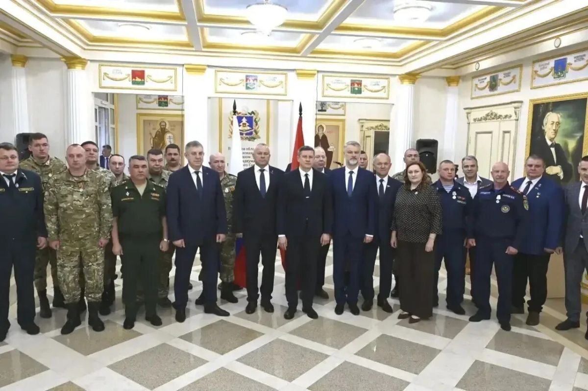 В День образования Брянской области Егор Ковальчук вручил госнаграды за личные заслуги, проявленные как в профессиональной сфере, так и в экстремальных обстоятельствах, требующих мужества, отваги и самоотверженности В День образования Брянской области Егор Ковальчук вручил госнаграды за личные заслуги, проявленные как в профессиональной сфере, так и в экстремальных обстоятельствах, требующих мужества, отваги и самоотверженности
