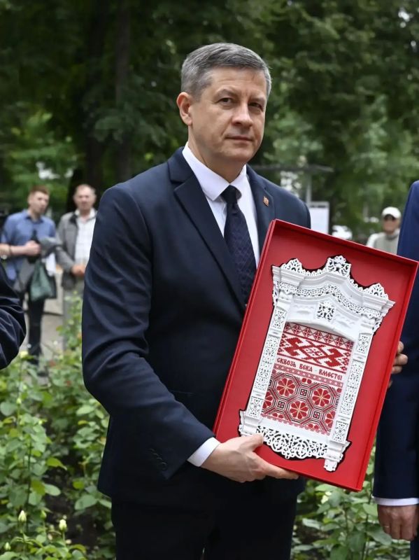Егор Ковальчук: Испокон веков они хранили дом, узоры на них — символы солнца и тепла Егор Ковальчук: Испокон веков они хранили дом, узоры на них — символы солнца и тепла