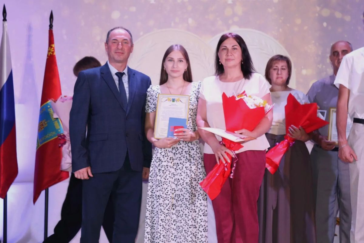 Золото и серебро Брянского района: как прошло торжественное награждение медалистов-2026! Золото и серебро Брянского района: как прошло торжественное награждение медалистов-2026!