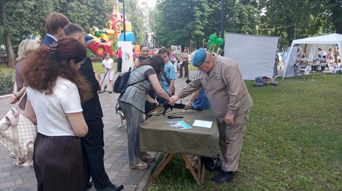 Команда проекта «НАШИ мальчики» Детских библиотек города Брянска приняла участие в мероприятии, посвященном Дню ветеранов боевых действий Команда проекта «НАШИ мальчики» Детских библиотек города Брянска приняла участие в мероприятии, посвященном Дню ветеранов боевых действий