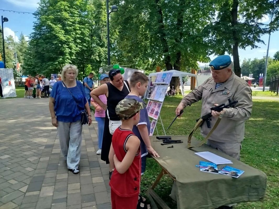 Команда проекта «НАШИ мальчики» Детских библиотек города Брянска приняла участие в мероприятии, посвященном Дню ветеранов боевых действий Команда проекта «НАШИ мальчики» Детских библиотек города Брянска приняла участие в мероприятии, посвященном Дню ветеранов боевых действий
