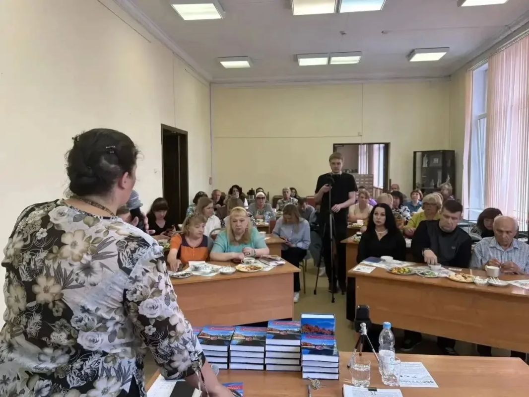 4 июля в Брянской областной научной библиотеке им. Ф.И. Тютчева состоялась презентация литературного альманаха Брянской областной организации Союза писателей России (председатель правления, кандидат филологических наук Ирина... 4 июля в Брянской областной научной библиотеке им. Ф.И. Тютчева состоялась презентация литературного альманаха Брянской областной организации Союза писателей России (председатель правления, кандидат филологических наук Ирина...