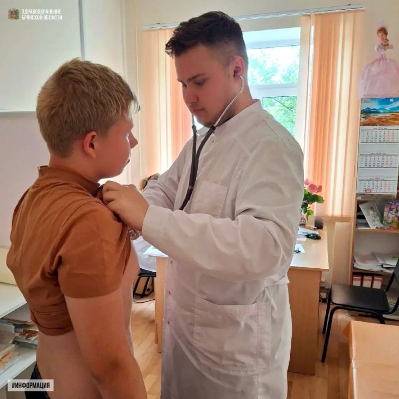 В педиатрическом отделении Выгоничской центральной районной больницы проходит практику будущий врач Дмитрий Кузавлев