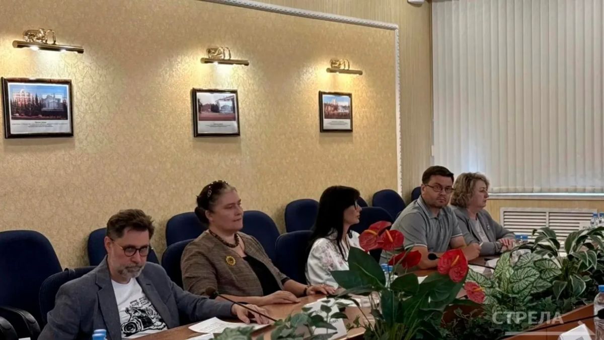 Сегодня, 7 июля, в Брянске прошел круглый стол на тему «Роль региональных творческих союзов в укреплении единства и сплоченности гражданского общества» Сегодня, 7 июля, в Брянске прошел круглый стол на тему «Роль региональных творческих союзов в укреплении единства и сплоченности гражданского общества»