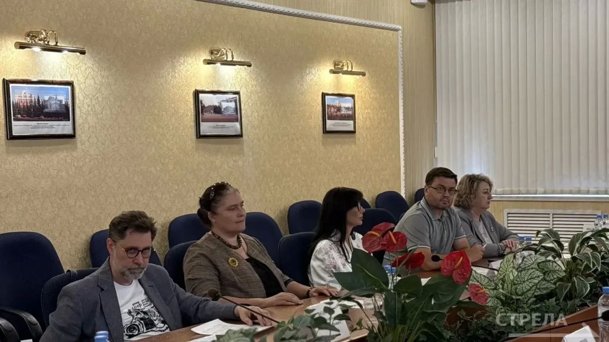 В Брянске сегодня, 7 июля, прошел круглый стол, посвященный теме «Роль региональных творческих союзов в укреплении единства и сплоченности гражданского общества» В Брянске сегодня, 7 июля, прошел круглый стол, посвященный теме «Роль региональных творческих союзов в укреплении единства и сплоченности гражданского общества»