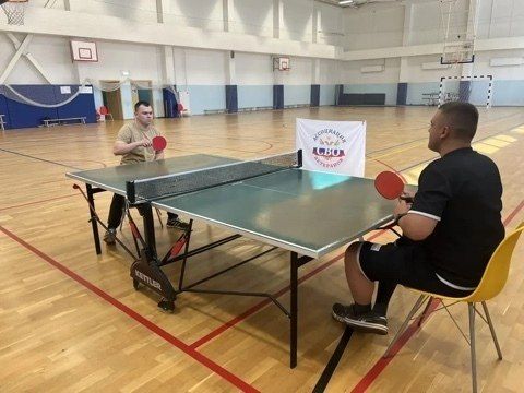 На базе спортивной школы имени Героя Российской Федерации В.И. Шкурного в городе Клинцы, ветераны Ассоциации СВО провели тренировку по настольному теннису в нескольких дисциплинах На базе спортивной школы имени Героя Российской Федерации В.И. Шкурного в городе Клинцы, ветераны Ассоциации СВО провели тренировку по настольному теннису в нескольких дисциплинах