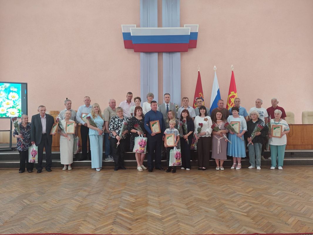 8 июля 2026 года в нашем городе состоялось праздничное мероприятие, посвящённое Всероссийскому дню семьи, любви и верности 8 июля 2026 года в нашем городе состоялось праздничное мероприятие, посвящённое Всероссийскому дню семьи, любви и верности