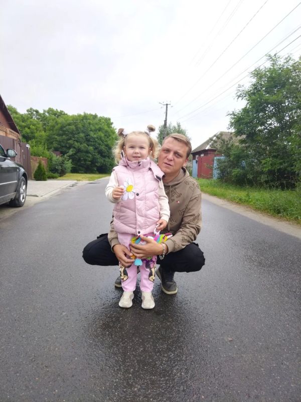 Лето в самом разгаре — воздух наполнен ароматами трав и пением птиц, и именно в эту чудесную пору наша страна отмечает один из самых трогательных праздников — День семьи, любви и верности Лето в самом разгаре — воздух наполнен ароматами трав и пением птиц, и именно в эту чудесную пору наша страна отмечает один из самых трогательных праздников — День семьи, любви и верности