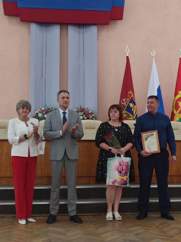 8 июля 2026 года в нашем городе состоялось праздничное мероприятие, посвящённое Всероссийскому дню семьи, любви и верности 8 июля 2026 года в нашем городе состоялось праздничное мероприятие, посвящённое Всероссийскому дню семьи, любви и верности