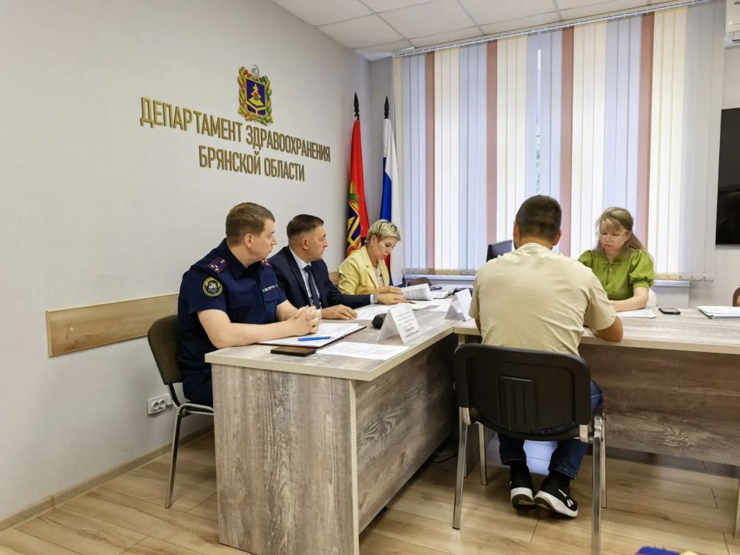Руководитель следственного управления СК России по Брянской области провел личный прием граждан в департаменте здравоохранения Руководитель следственного управления СК России по Брянской области провел личный прием граждан в департаменте здравоохранения