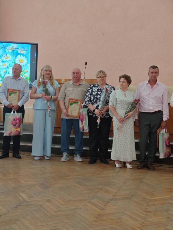 8 июля 2026 года в нашем городе состоялось праздничное мероприятие, посвящённое Всероссийскому дню семьи, любви и верности 8 июля 2026 года в нашем городе состоялось праздничное мероприятие, посвящённое Всероссийскому дню семьи, любви и верности