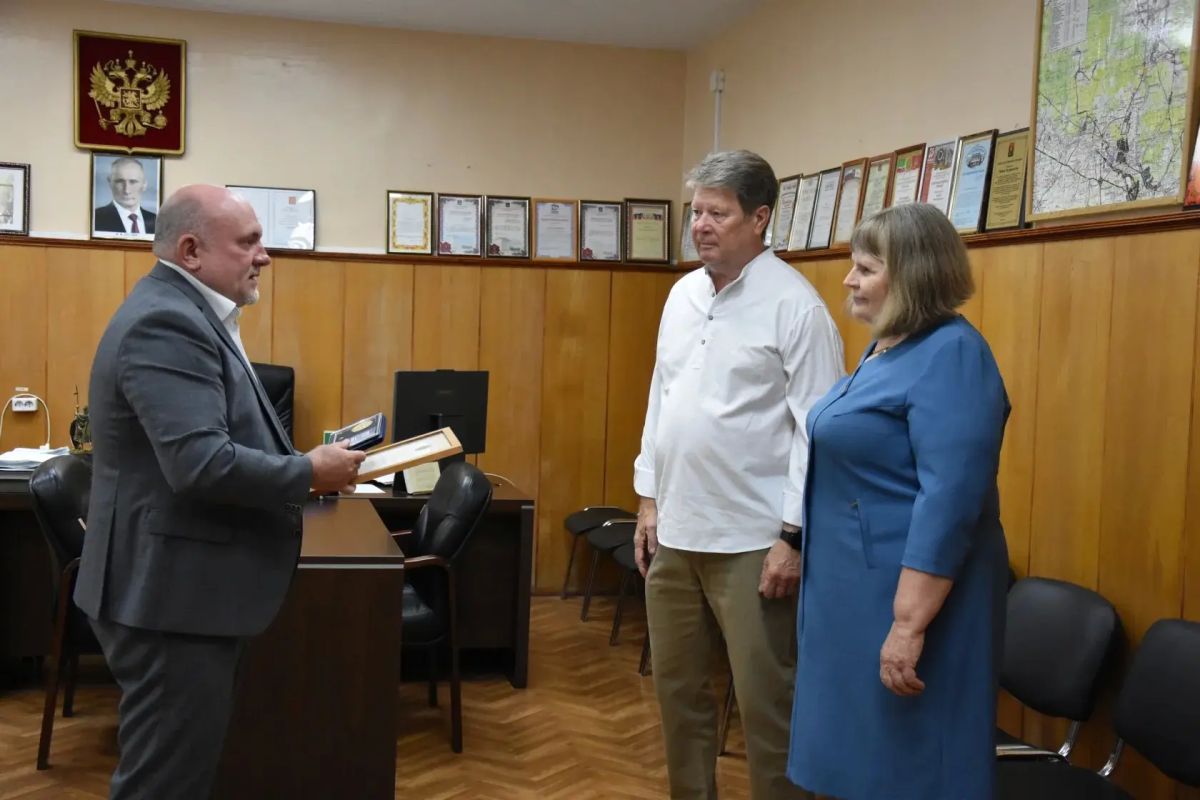 В городе Дятьково состоялось трогательное и по-настоящему душевное событие: семья Завальнюк была удостоена почётной медали «За любовь и верность» В городе Дятьково состоялось трогательное и по-настоящему душевное событие: семья Завальнюк была удостоена почётной медали «За любовь и верность»