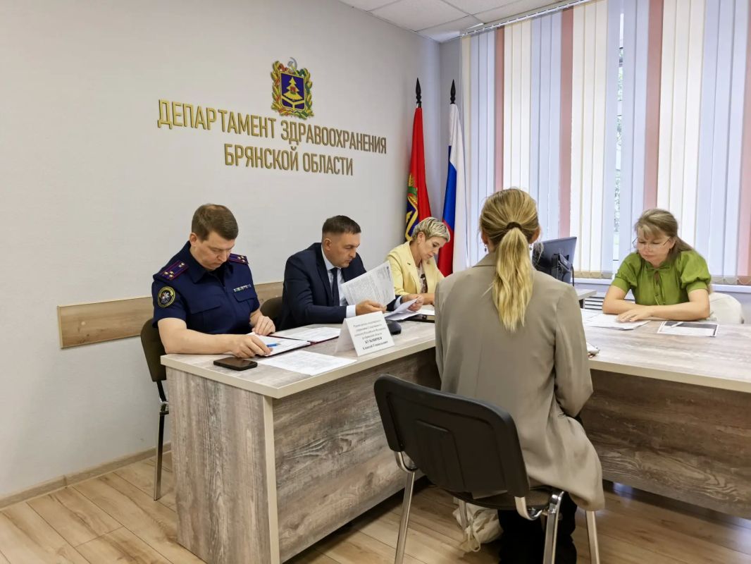 Руководитель следственного управления СК России по Брянской области провел личный прием граждан в департаменте здравоохранения Руководитель следственного управления СК России по Брянской области провел личный прием граждан в департаменте здравоохранения