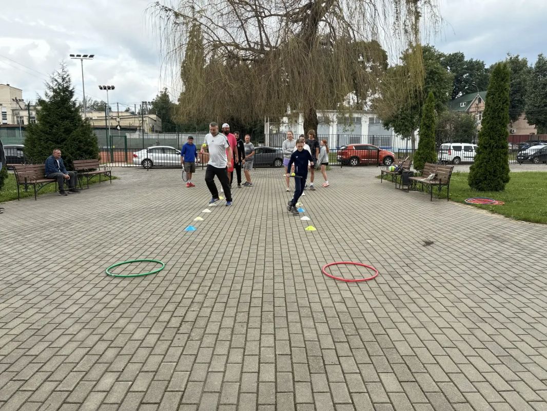 В Брянске, в теннисном центре, прошли соревнования «Папа, мама, я — спортивная семья!» В Брянске, в теннисном центре, прошли соревнования «Папа, мама, я — спортивная семья!»