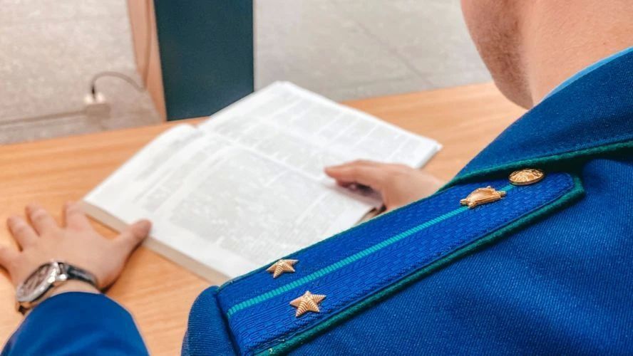 В Клинцах лжесоцработницу осудили за кражу 40 тысяч рублей у пенсионера