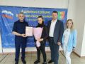 В Выгоничском районе торжественно вручили жилищный сертификат Скворцовой Анастасии