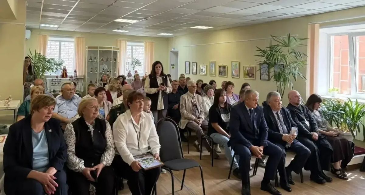 Вчера в Унечском краеведческом музее состоялось торжественное мероприятие, посвящённое самым крепким и дружным семьям района Вчера в Унечском краеведческом музее состоялось торжественное мероприятие, посвящённое самым крепким и дружным семьям района