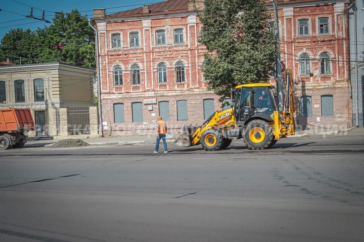На улице Калинина монтируют новые остановочные комплексы На улице Калинина монтируют новые остановочные комплексы