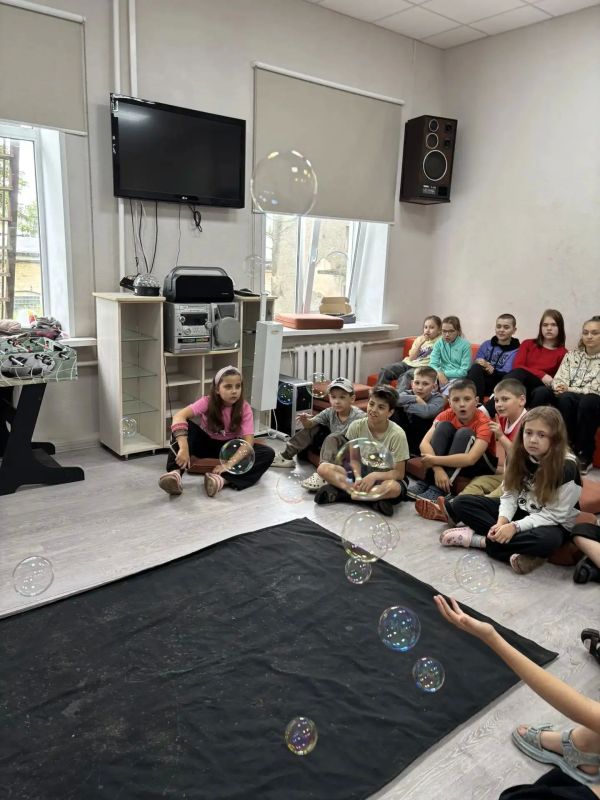 Тепло детских рук: коллективная фоторамка из ромашек ко Дню семьи и шоу мыльных пузырей! Тепло детских рук: коллективная фоторамка из ромашек ко Дню семьи и шоу мыльных пузырей!