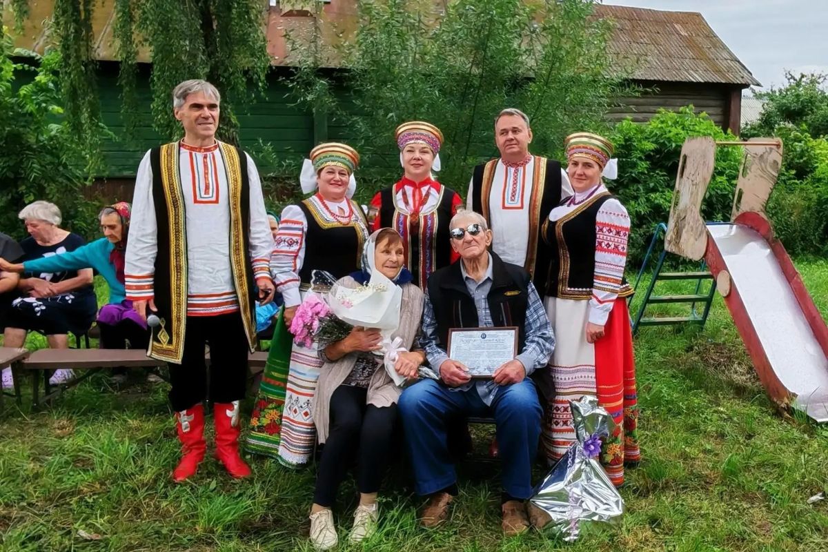8 июля, в тёплый летний день, когда вся Россия праздновала День семьи, любви и верности, в селе Старые Халеевичи собрались гости, чтобы разделить радость особенного события – 60-летие семейной жизни Владимира Михайловича и... 8 июля, в тёплый летний день, когда вся Россия праздновала День семьи, любви и верности, в селе Старые Халеевичи собрались гости, чтобы разделить радость особенного события – 60-летие семейной жизни Владимира Михайловича и...