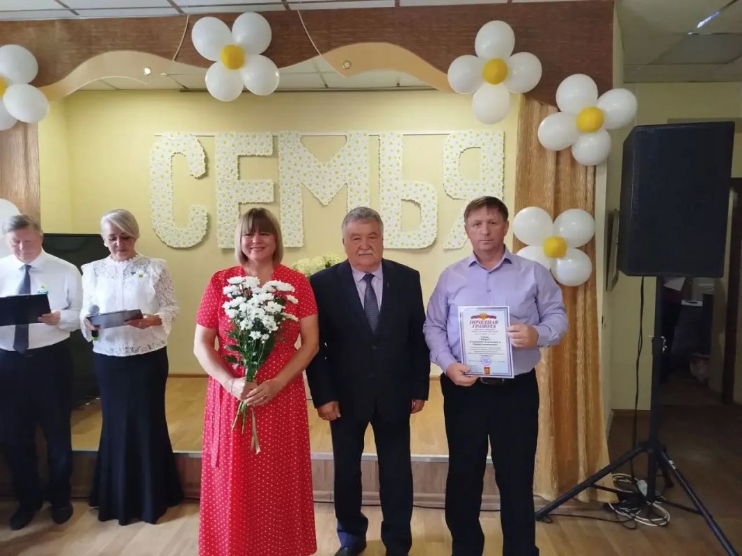 Вчера в Унечском краеведческом музее состоялось торжественное мероприятие, посвящённое самым крепким и дружным семьям района Вчера в Унечском краеведческом музее состоялось торжественное мероприятие, посвящённое самым крепким и дружным семьям района