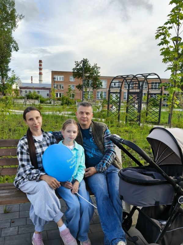 8 июля в честь доброго и душевного праздника — Дня семьи, любви и верности — сотрудники МБУДОСЮТ провели уличную акцию «Ромашки нежный лепесток» 8 июля в честь доброго и душевного праздника — Дня семьи, любви и верности — сотрудники МБУДОСЮТ провели уличную акцию «Ромашки нежный лепесток»