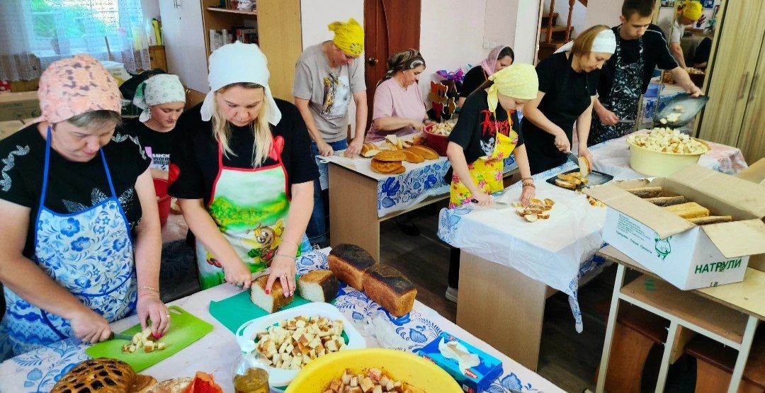 В Клинцах продолжается сбор гуманитарной помощи для участников СВО В Клинцах продолжается сбор гуманитарной помощи для участников СВО