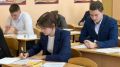 Брянские выпускники Арина Трепачева, Софья Сиваева и Иван Чупин получили рекордные баллы ЕГЭ после четырех экзаменов - 389, 384 и 368 соответственно