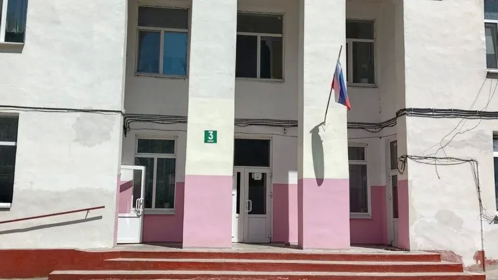 В Комаричской центральной районной больнице стартует ремонт фасада корпуса №3. В нём размещаются терапевтическое и неврологическое отделения, а также кабинеты физиотерапии для стационарных больных