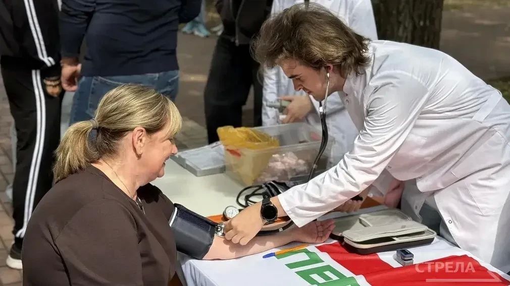 12 июля в парке имени А. С. Пушкина Бежицкого района города Брянска провели утреннюю гигиеническую зарядку 12 июля в парке имени А. С. Пушкина Бежицкого района города Брянска провели утреннюю гигиеническую зарядку