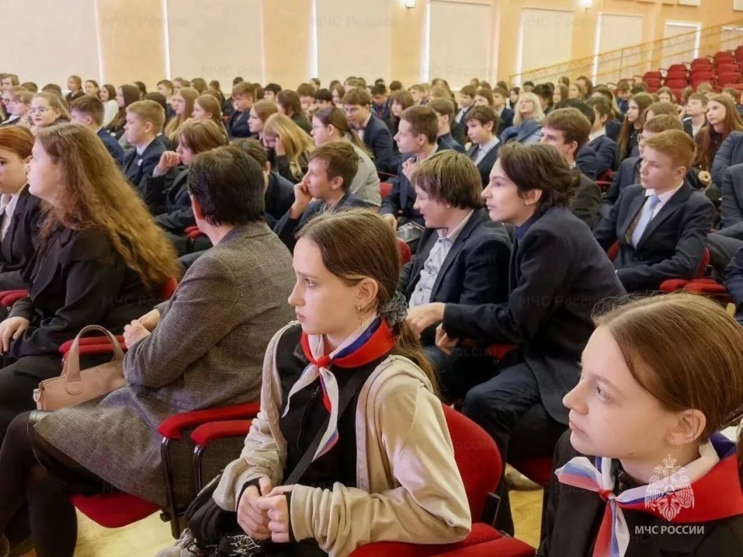 Когда небо неспокойно: проект «Баба Яга в небе» обучает школьников правилам безопасности Когда небо неспокойно: проект «Баба Яга в небе» обучает школьников правилам безопасности