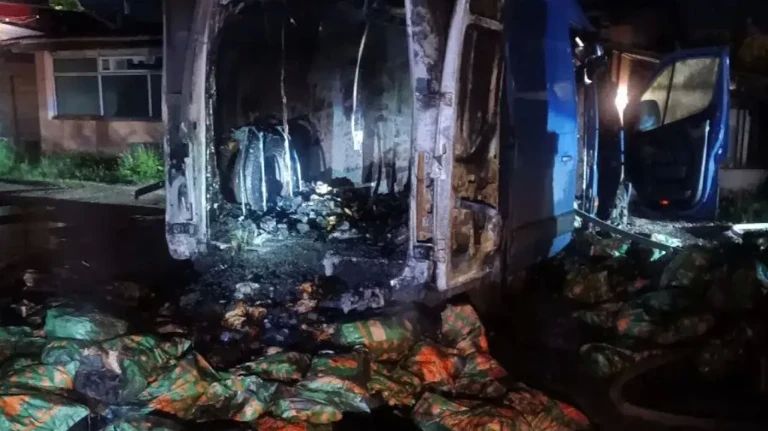 В Брянске сгорела загруженная мешками «Газель»