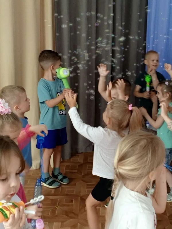 День игр с водой и мыльными пузырями в детском саду №8 «Тополёк» День игр с водой и мыльными пузырями в детском саду №8 «Тополёк»