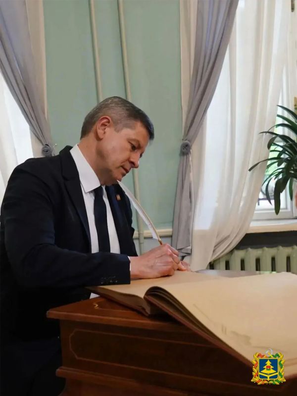 В Овстуге открылась выставка «Дом Тютчевых в Армянском переулке: история, сохраненная для потомков Российским детским фондом» В Овстуге открылась выставка «Дом Тютчевых в Армянском переулке: история, сохраненная для потомков Российским детским фондом»
