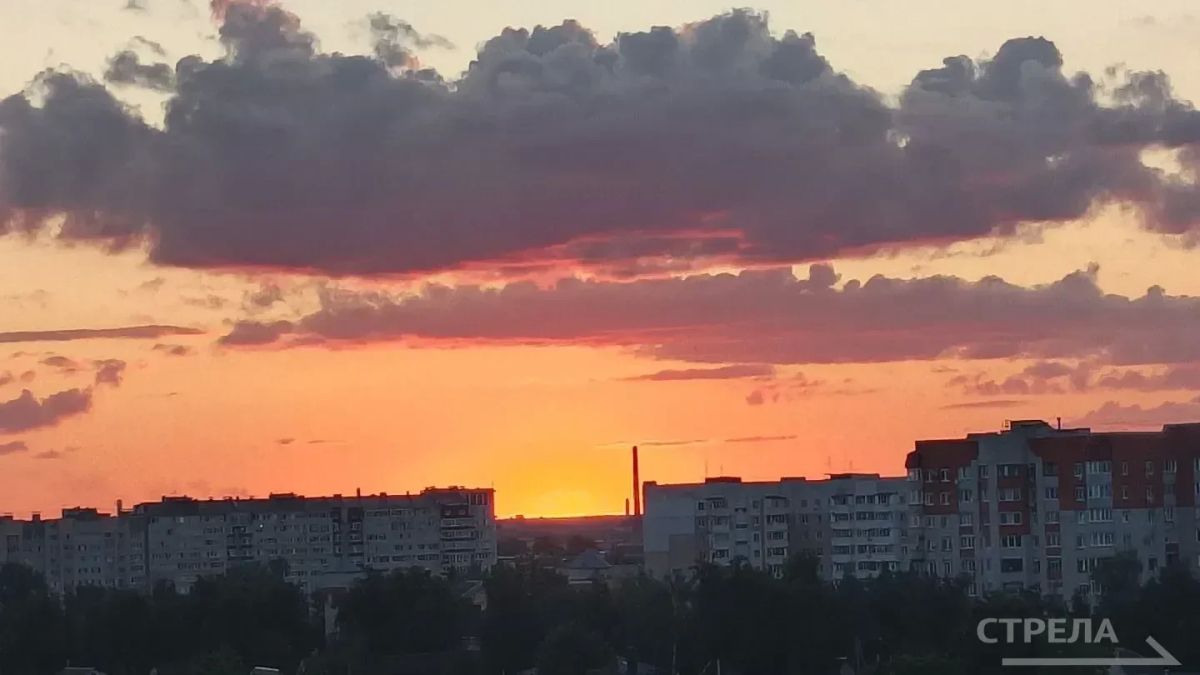 Сегодня, 16 июля, брянцы вновь стали свидетелями красивейшего заката, окатившего город Сегодня, 16 июля, брянцы вновь стали свидетелями красивейшего заката, окатившего город