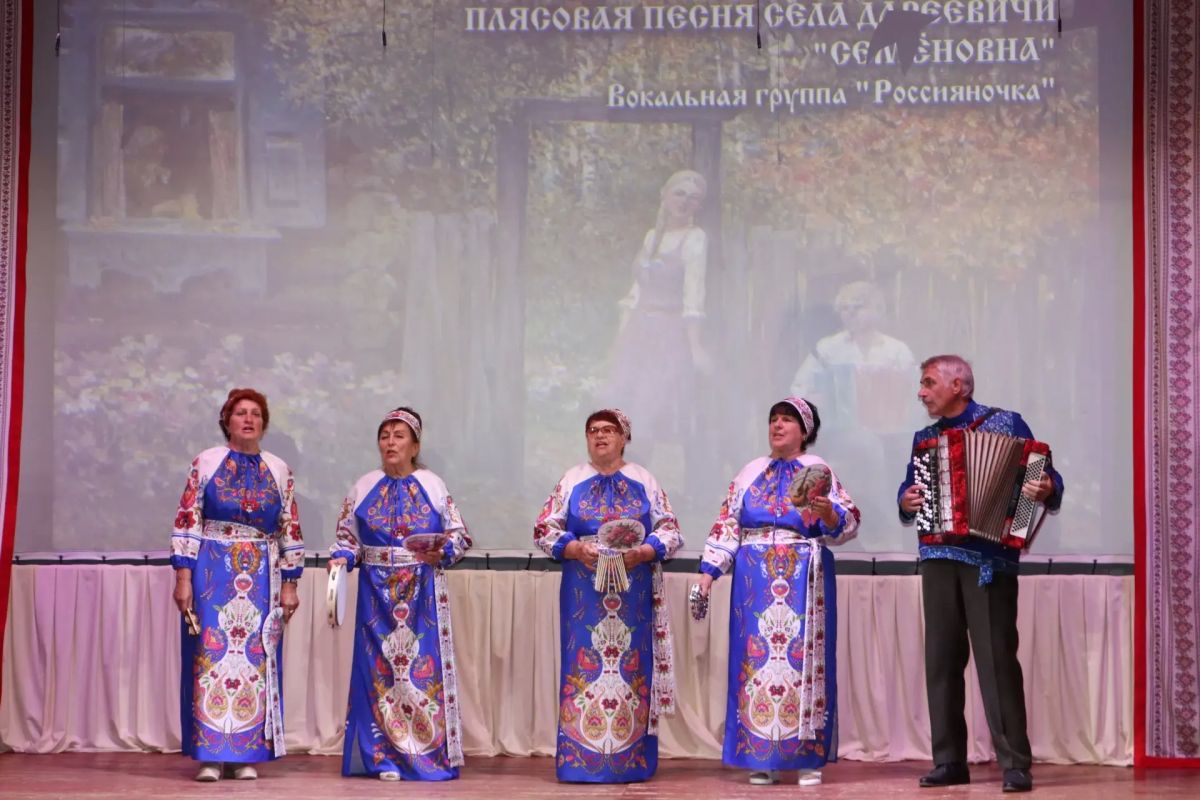 17 июля в Стародубском Доме культуры состоялся праздник народной культуры в рамках Всероссийской акции «Единый день фольклора» под названием «Русская песня - душа России» 17 июля в Стародубском Доме культуры состоялся праздник народной культуры в рамках Всероссийской акции «Единый день фольклора» под названием «Русская песня - душа России»